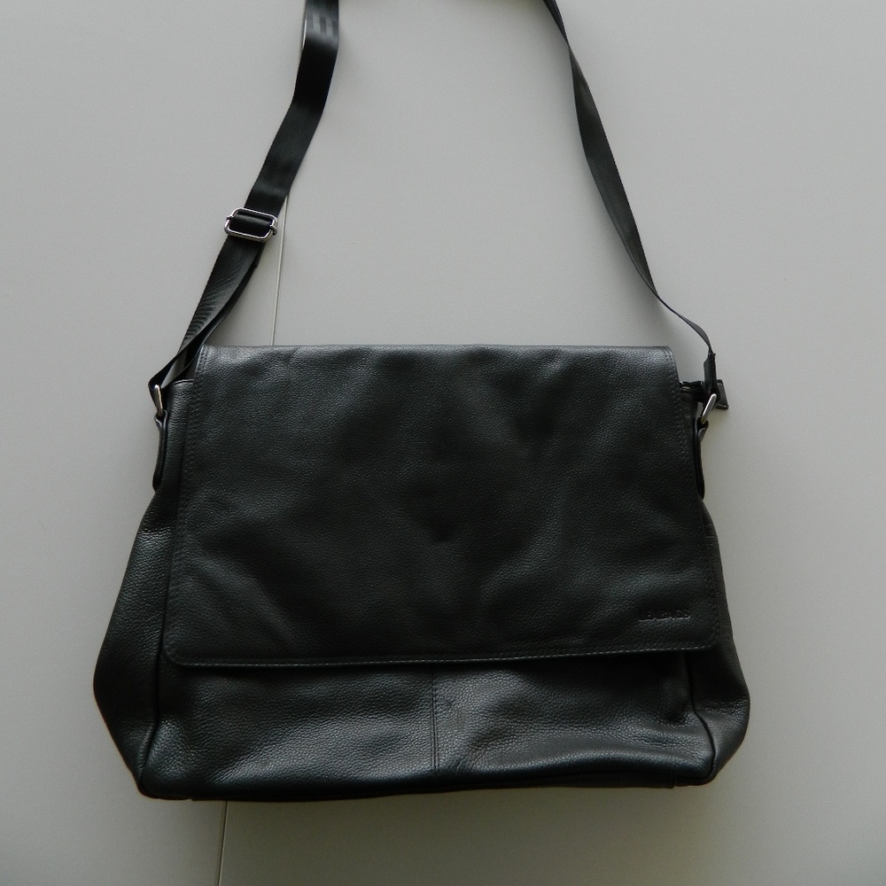 LEABAGS Leather Messenger Bag - BLACK